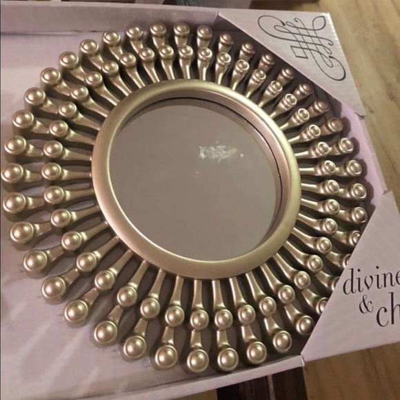 Mirrors - Picture 3 of 4